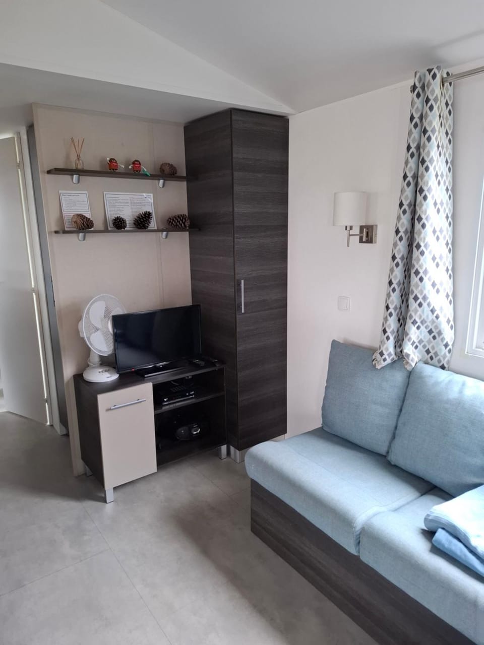 Communal lounge/ TV room, TV and multimedia, Living room, Seating area
