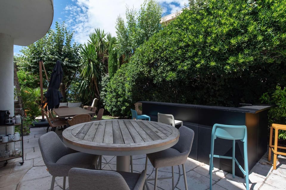 Large house with garden near the sea House in Saint-Raphael