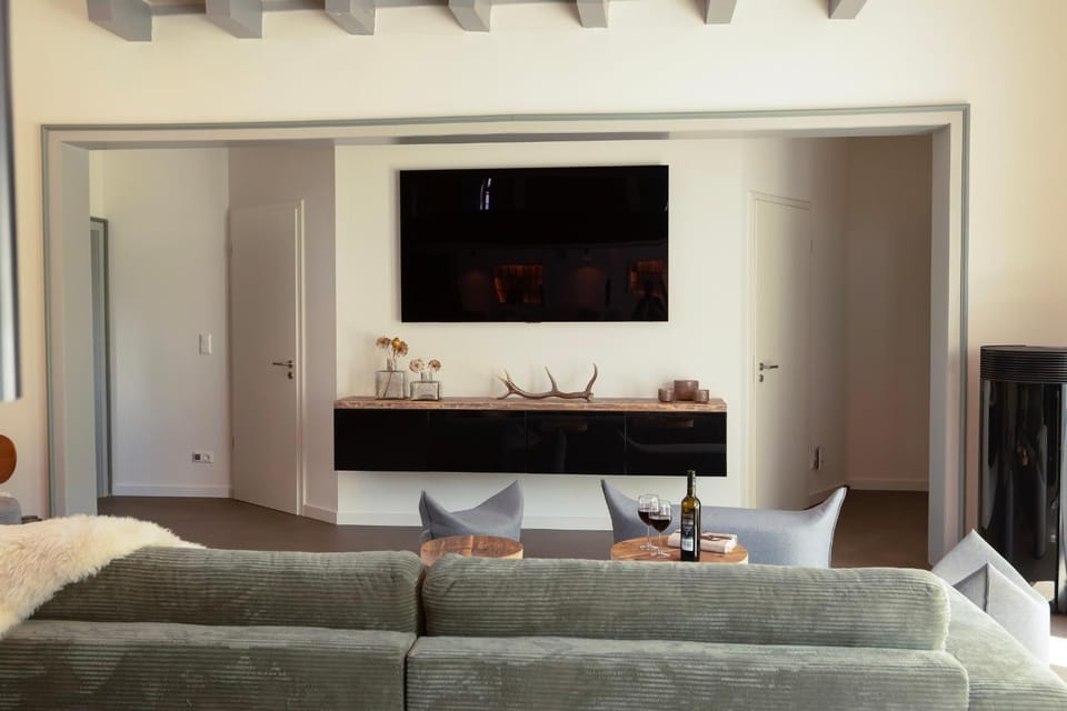 TV and multimedia, Photo of the whole room, Seating area
