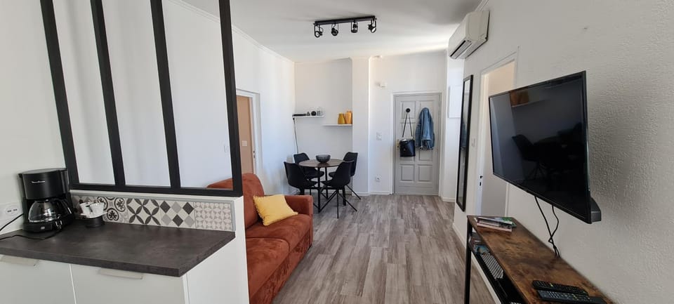 Communal lounge/ TV room, Dining area