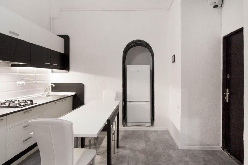 Kitchen or kitchenette, Dining area
