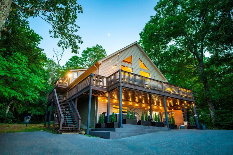 Property building, Natural landscape, Balcony/Terrace