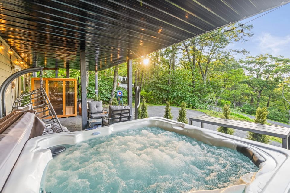 Patio, Day, Hot Tub, Hot Tub, Sauna, View (from property/room), Balcony/Terrace