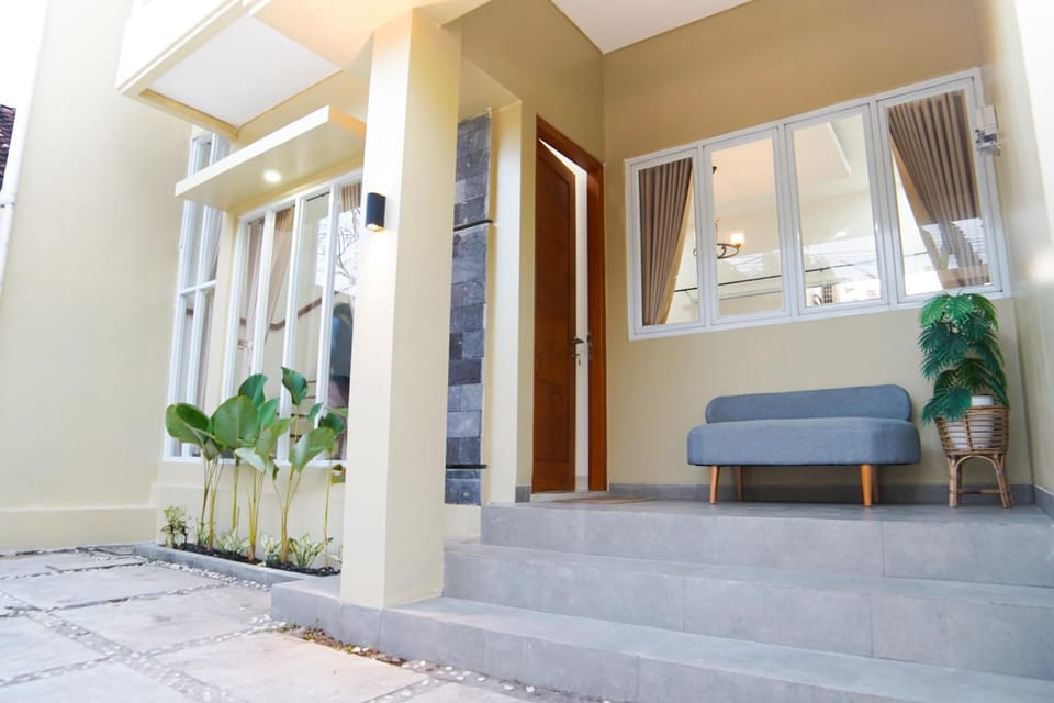 Property building, Balcony/Terrace, Seating area