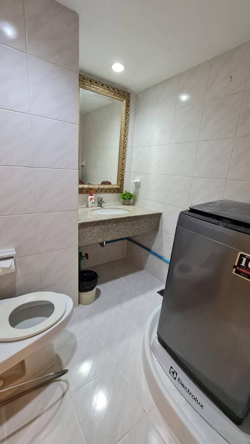Toilet, washing machine