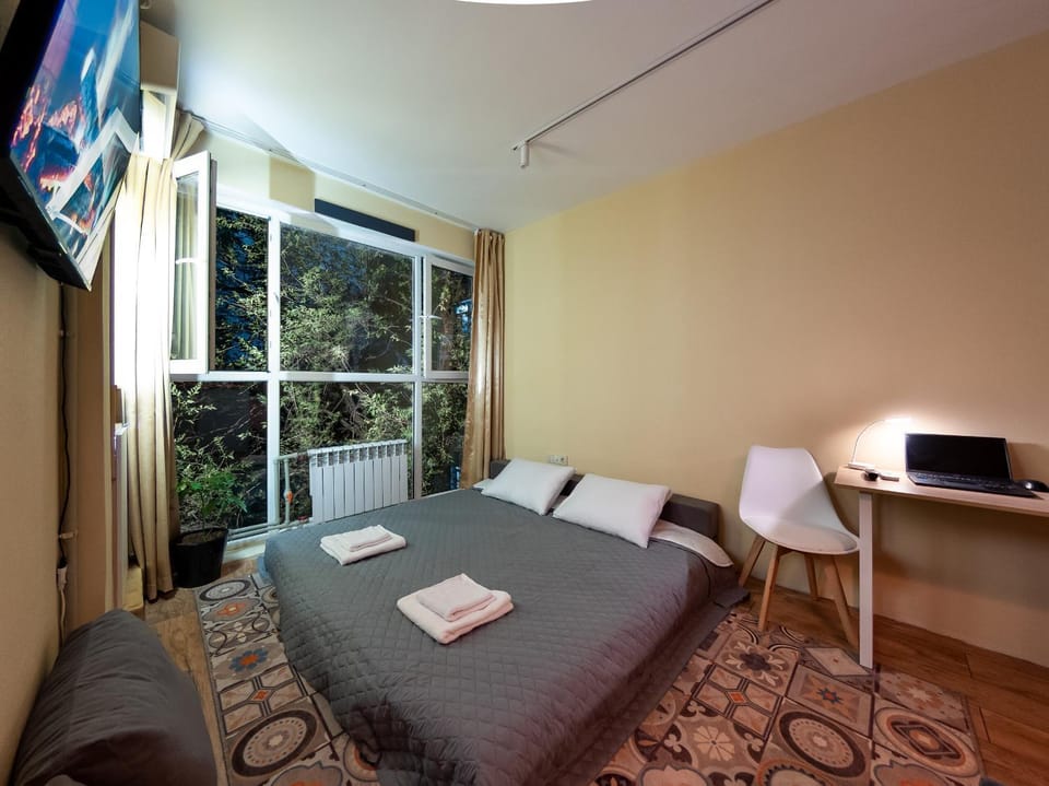 TV and multimedia, Photo of the whole room, Bedroom, towels