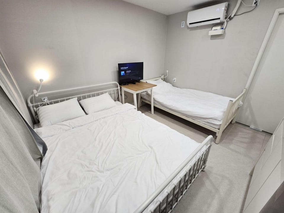 White Green Guesthouse Bed and Breakfast in Seoul