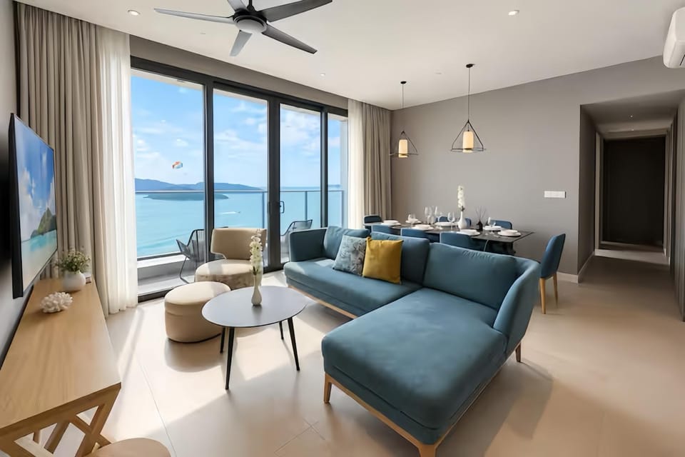 TV and multimedia, Living room, Seating area, Dining area, Sea view
