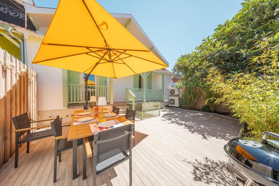 Property building, Patio, Garden