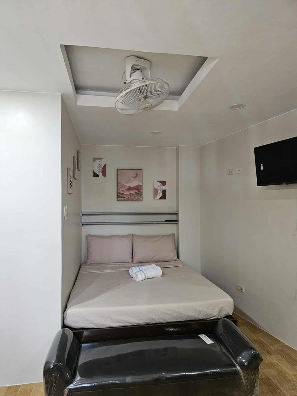 Bed, Living room