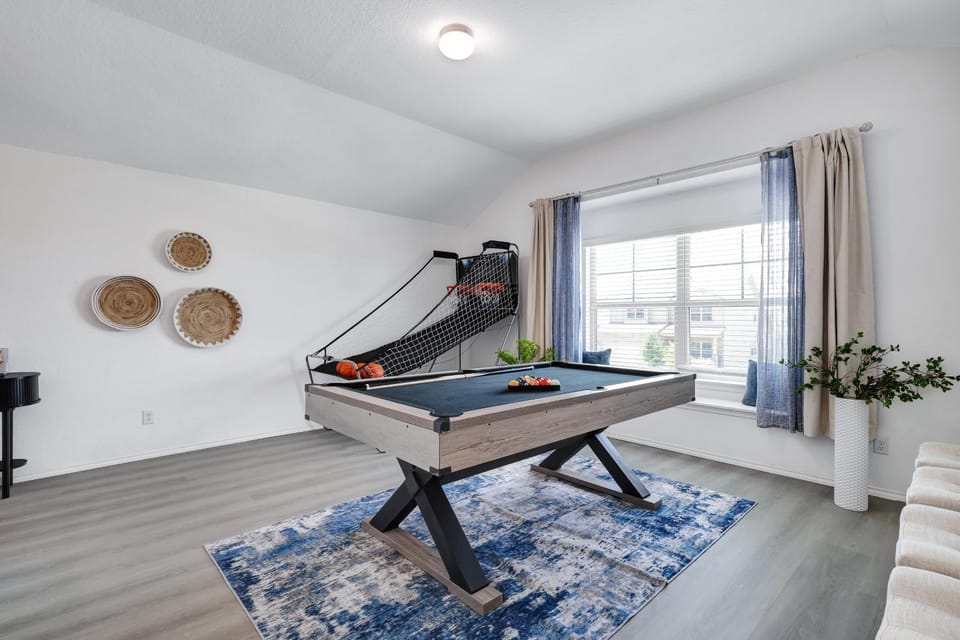 Hot Tub Getaway Game Room Office Yard BBQ WiFi House in San Antonio