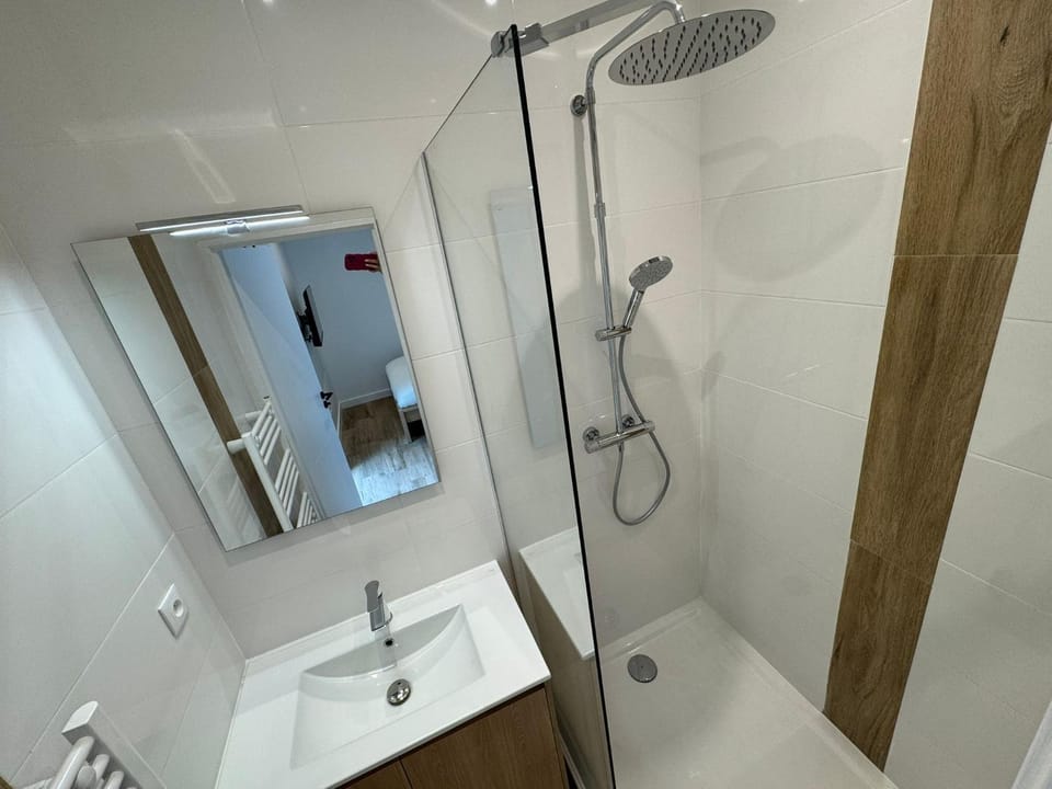 Natural chic-T2 carré de soie -Medipôle- Astroballe Apartment in Villeurbanne