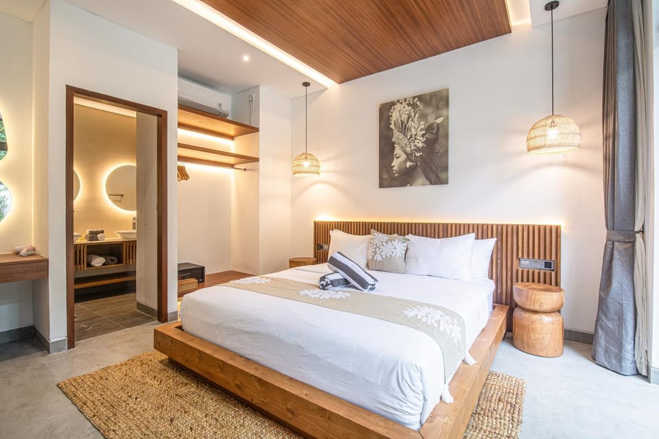 Contemporary 5BR Villa close to beach, filter House in North Kuta