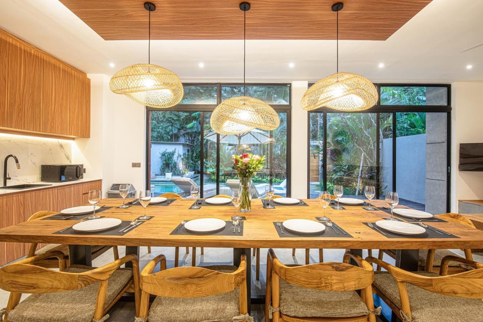 Contemporary 5BR Villa close to beach, filter House in North Kuta