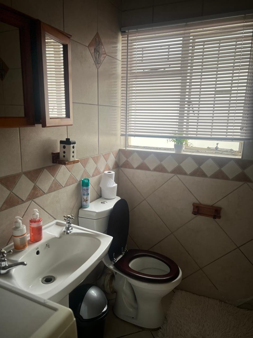 17 Byvanger Luxury Home Deluxe Queen Suite Room 2 Vacation rental in Pretoria