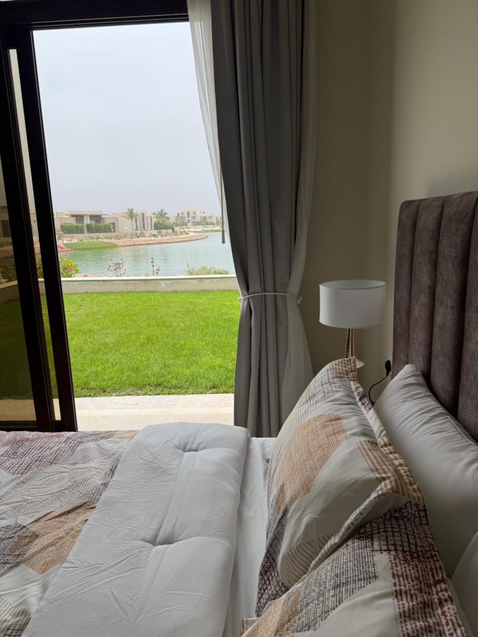 Bed, Natural landscape, View (from property/room), Balcony/Terrace, Photo of the whole room, Seating area, Bedroom, Lake view, River view