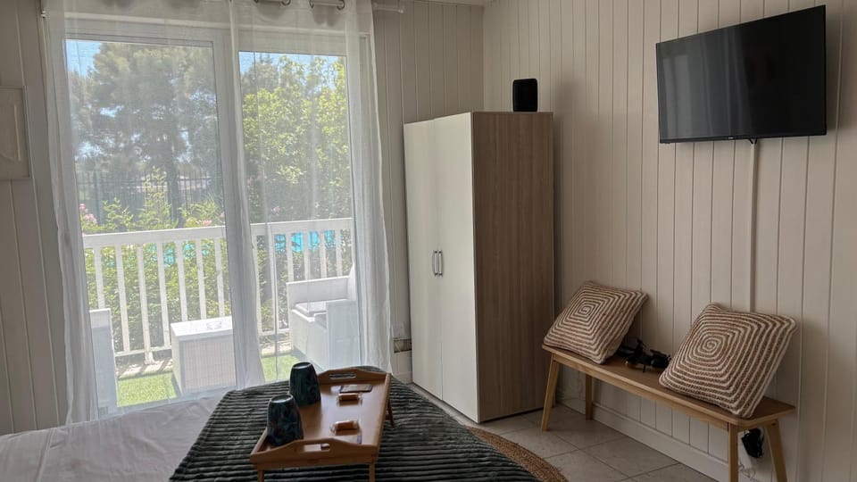 TV and multimedia, View (from property/room), Swimming pool, wardrobe