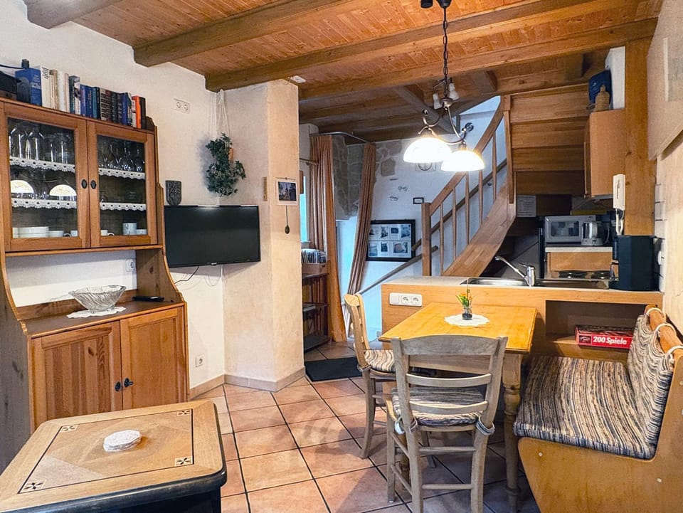 TV and multimedia, Kitchen or kitchenette, Living room, Dining area