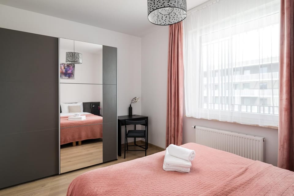 Bed, Photo of the whole room, Bedroom, internet, towels