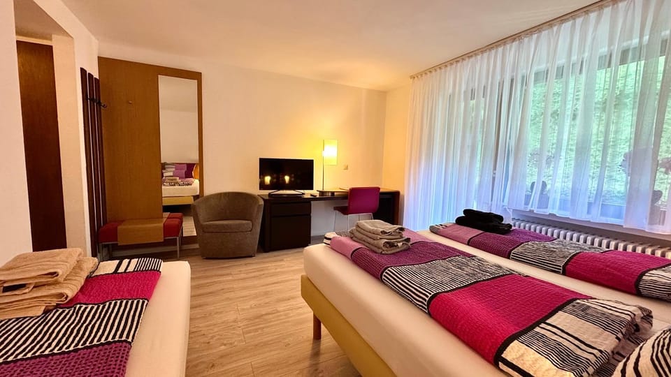 Bed, TV and multimedia, Bedroom