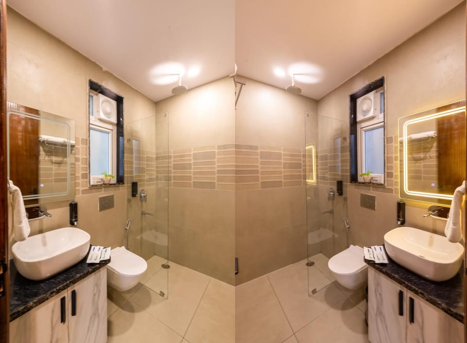 Shower, Toilet, Bathroom, bidet, towels