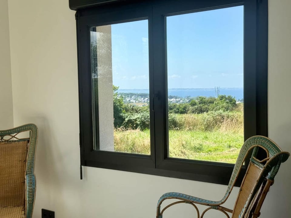 Villa Kermilon sea view and quiet 12p House in Plougasnou