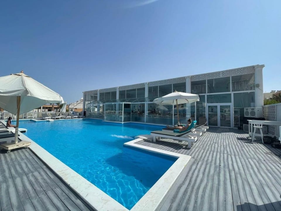 Beachfront Luxury Suite - Selena Bay Resort Apartment hotel in Hurghada
