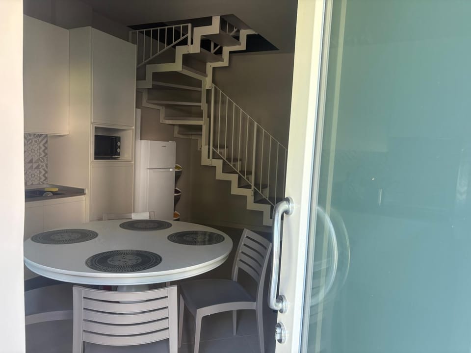 Facade/entrance, Dining area