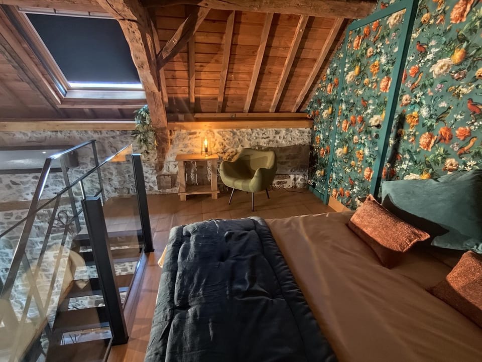 Bed, Photo of the whole room, Bedroom