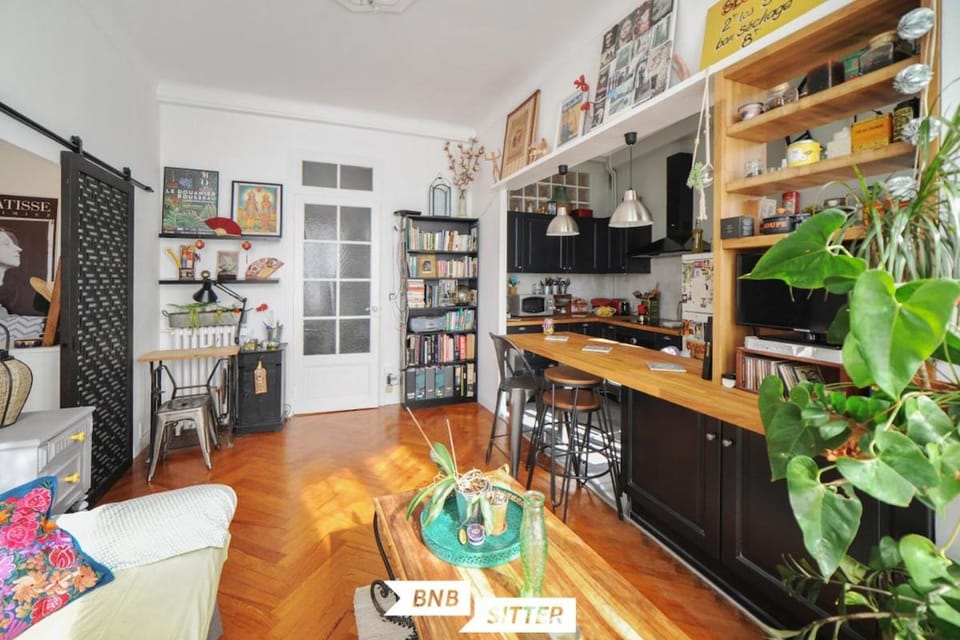 Bohemian style and luminous balcony Apartment in Nice