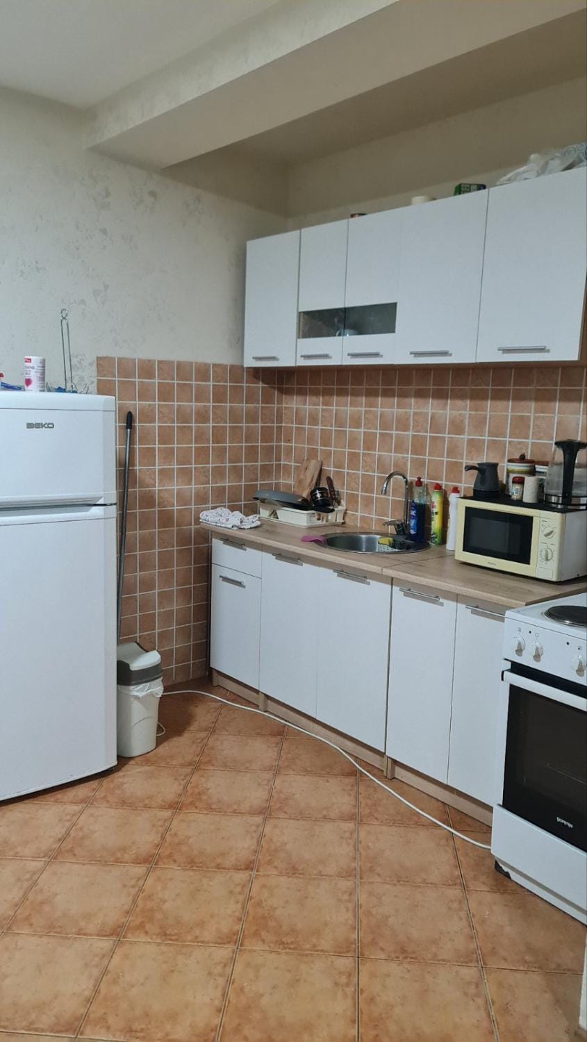 Coffee/tea facilities, Kitchen or kitchenette, oven, stove