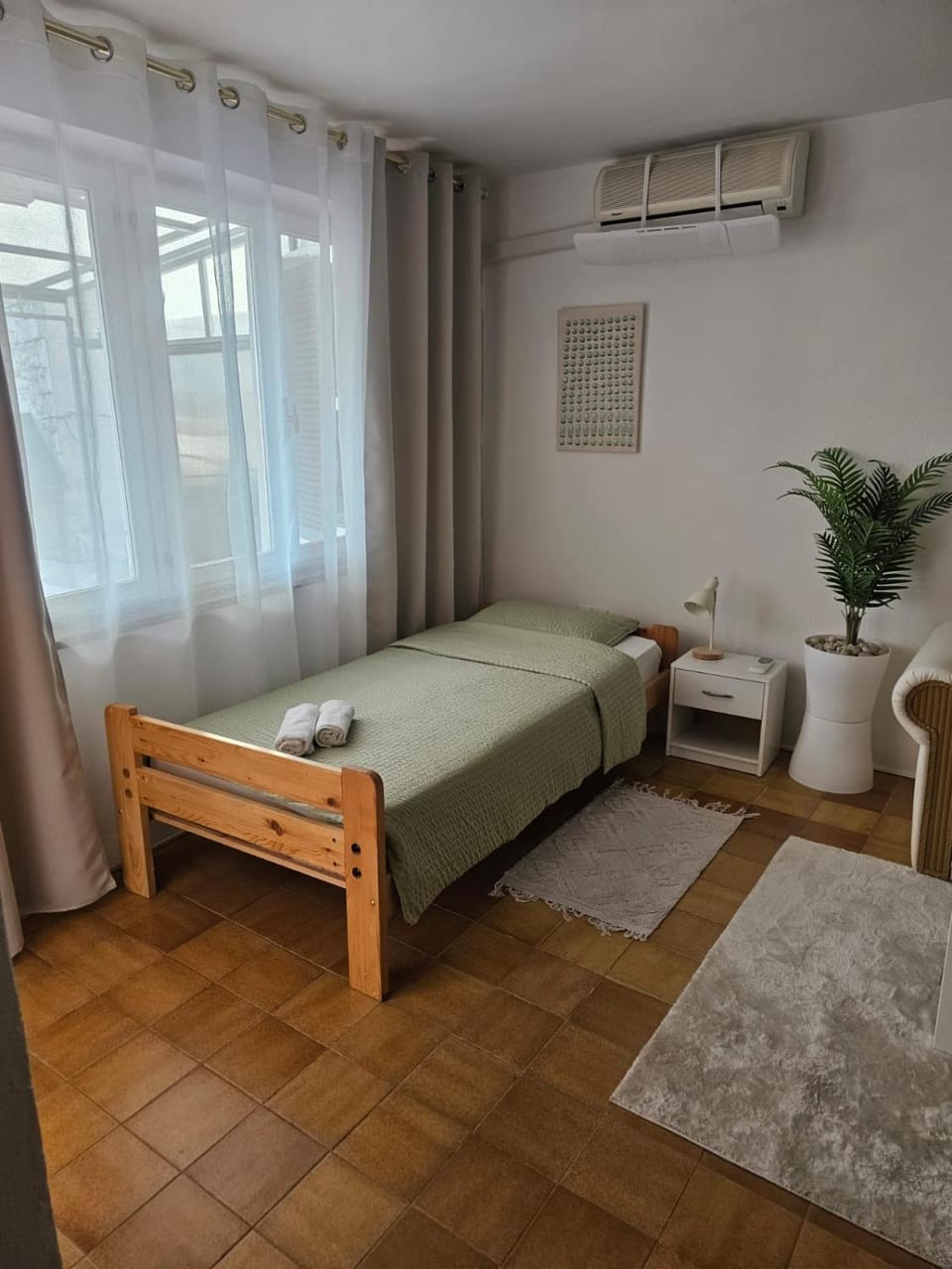 Bed, Living room