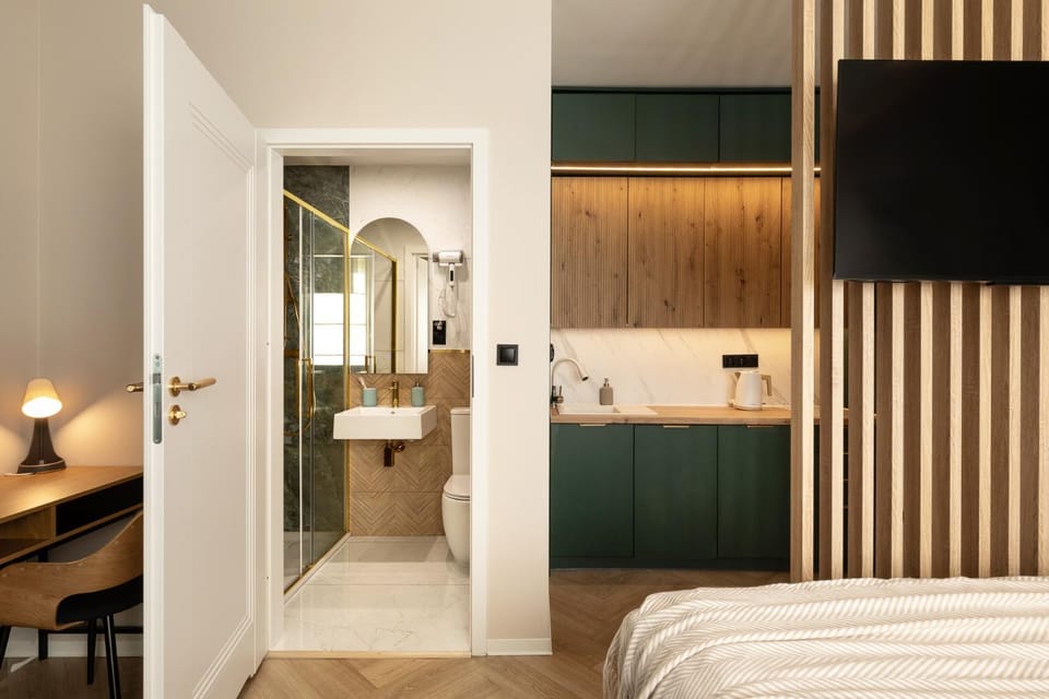 Bathroom, Kitchen or kitchenette, microwave, oven, stove, kitchen