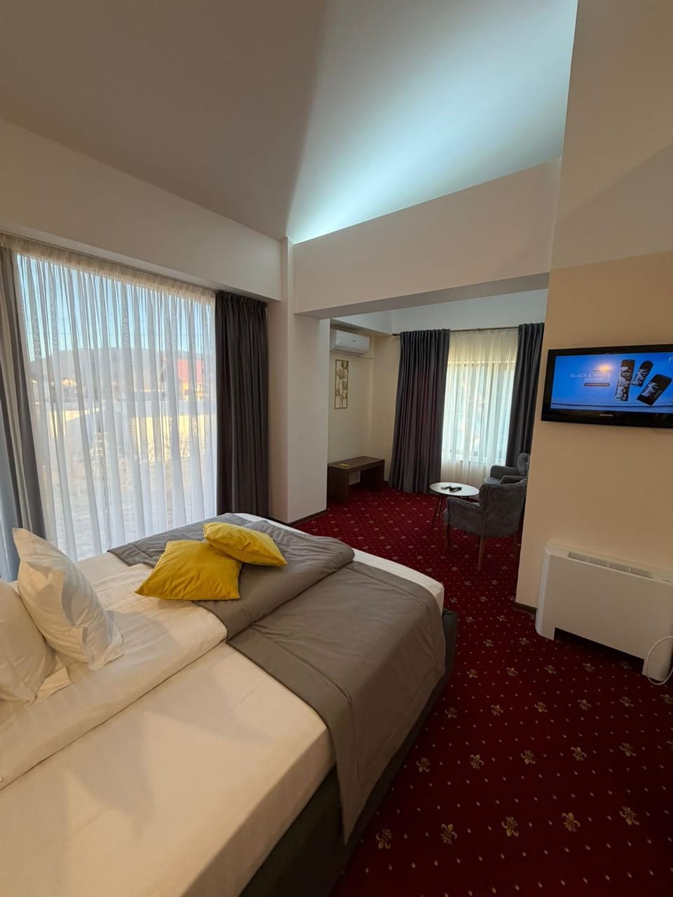 Communal lounge/ TV room, Bed, TV and multimedia, Photo of the whole room, Bedroom