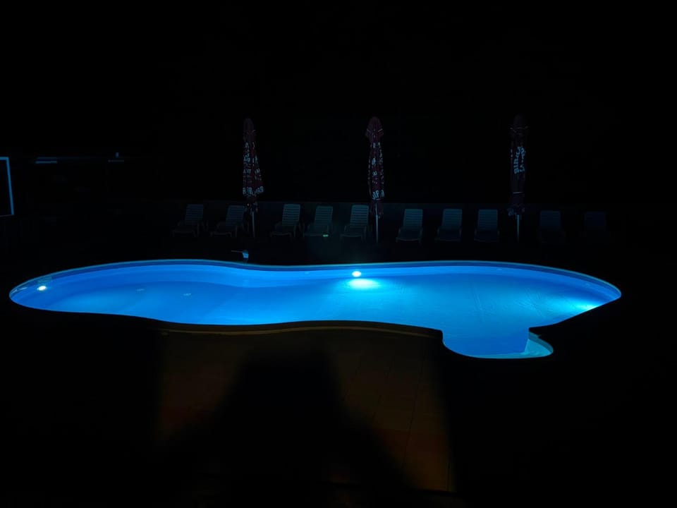 Swimming pool, Swimming pool