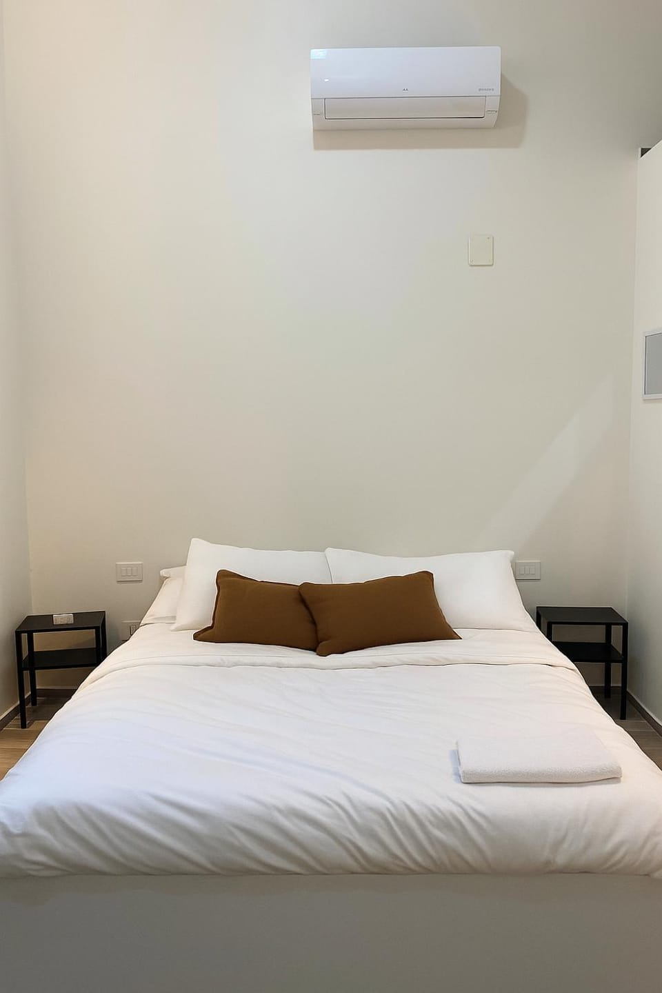 Bed, Photo of the whole room, Bedroom, towels, air conditioner