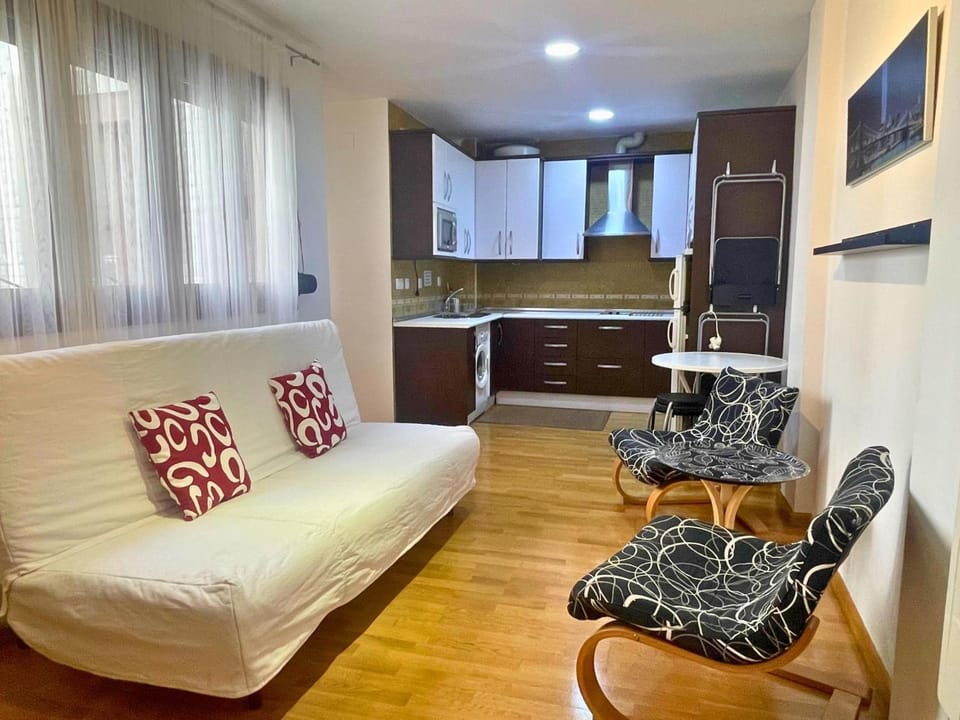 TV and multimedia, Kitchen or kitchenette, Living room, Seating area
