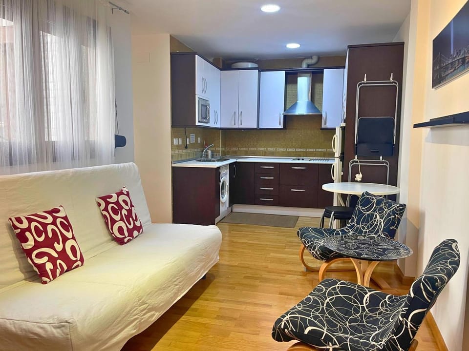 Bed, TV and multimedia, Kitchen or kitchenette, Living room, Photo of the whole room, Seating area, Dining area, Bedroom, minibar, stove
