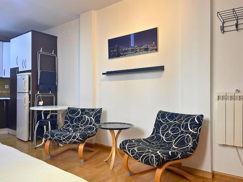 TV and multimedia, Kitchen or kitchenette, Living room, Seating area, Dining area, minibar, oven