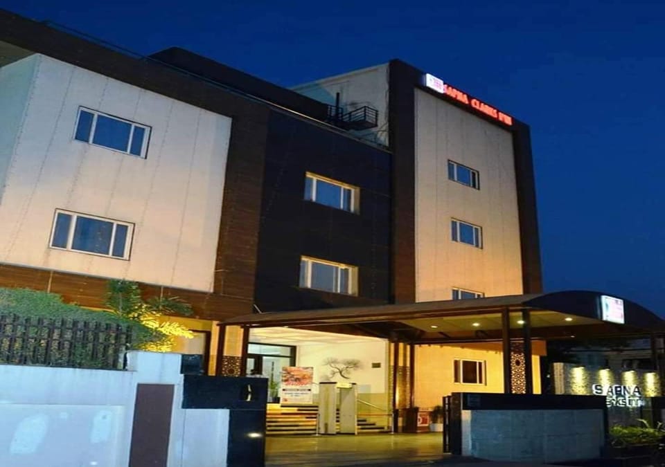Facade/entrance