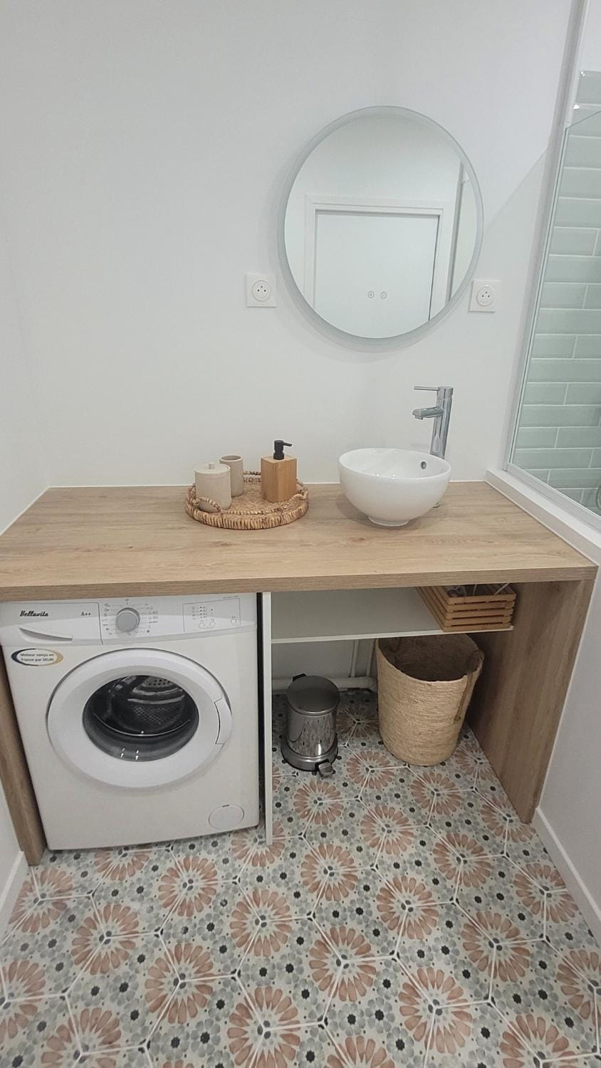 Bathroom, washing machine