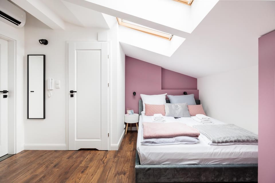 Bed, Photo of the whole room, air conditioner