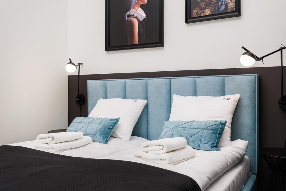 Bed, Photo of the whole room, Decorative detail, Bedroom, towels