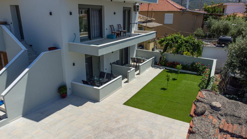 Property building, View (from property/room), Balcony/Terrace, Garden view