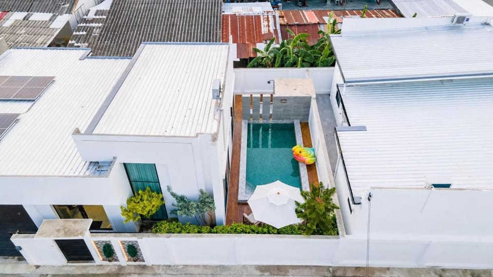 Property building, Day, Bird's eye view, City view, Pool view, Swimming pool