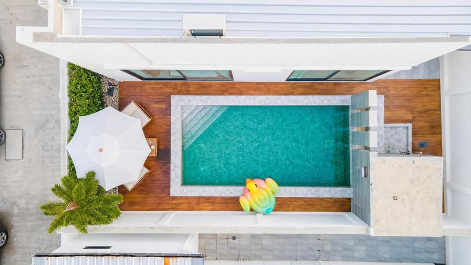 Bird's eye view, Pool view, Pool view, Swimming pool, Swimming pool, Swimming pool, sunbed