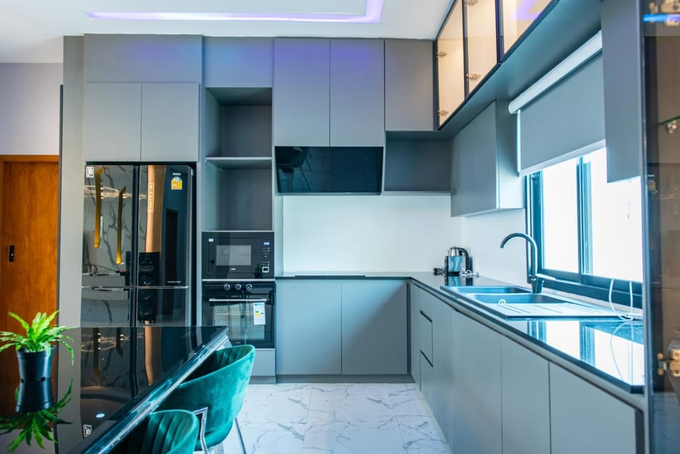 Kitchen or kitchenette, Dining area, microwave, oven, stove