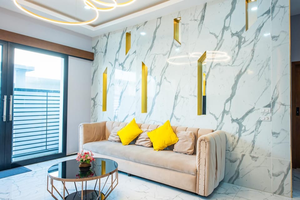 Communal lounge/ TV room, TV and multimedia, Living room, Seating area, Evening entertainment, Entertainment, Entertainment
