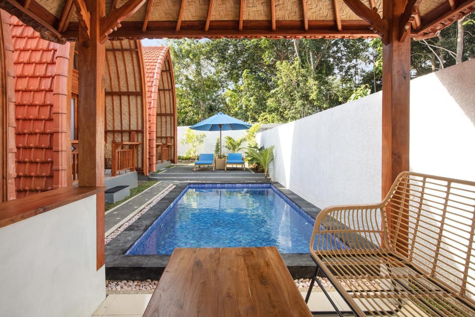 Patio, Pool view, Swimming pool, sunbed