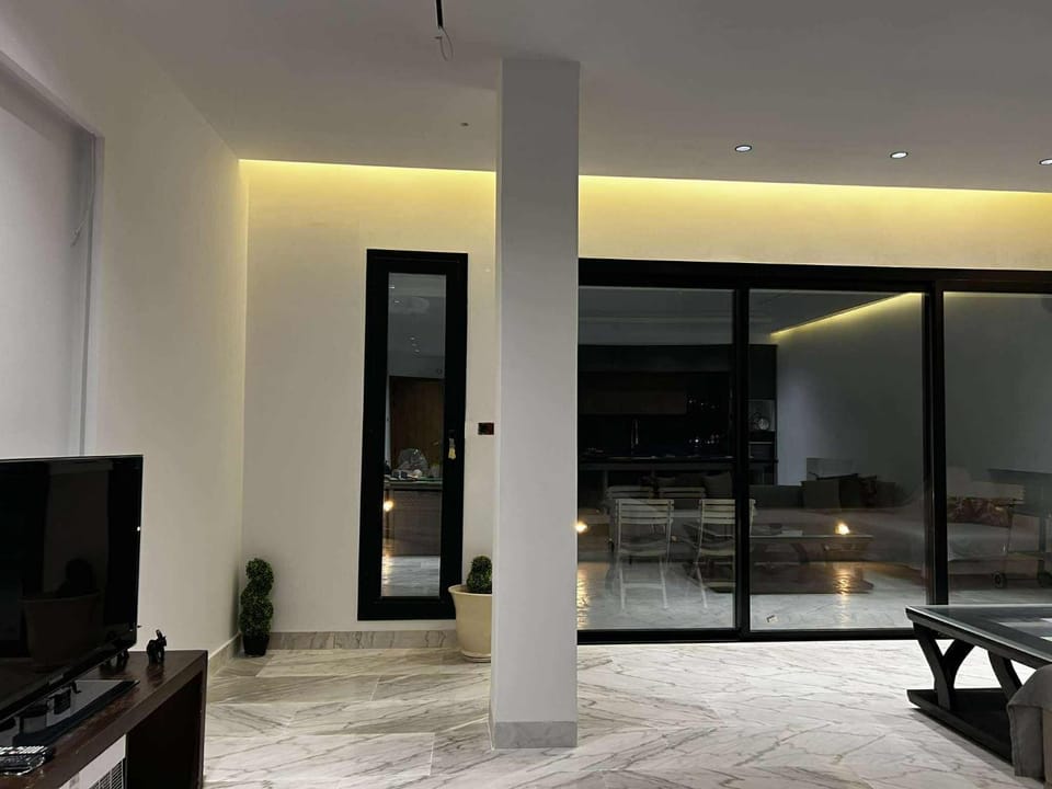 Communal lounge/ TV room, TV and multimedia, Living room